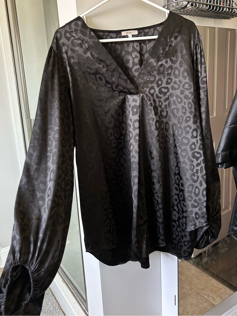 JODIFL Black Satin Leopard Jacquard V-Neck Blouse